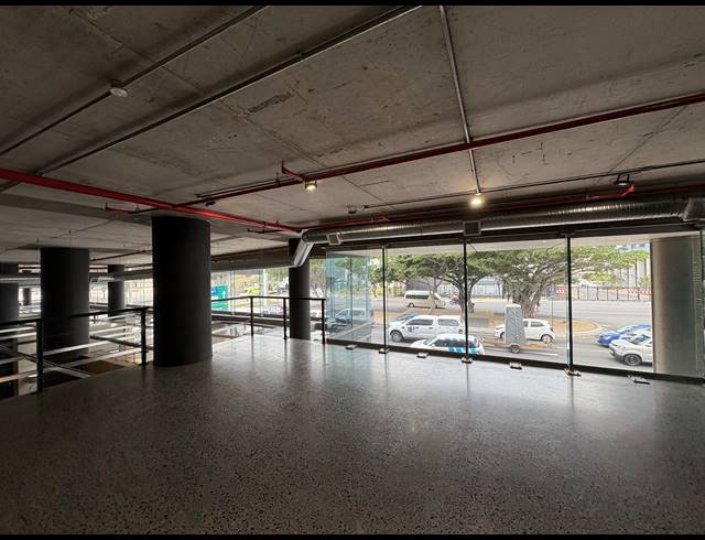 1,038M² RETAIL TO LET IN FORESHORE